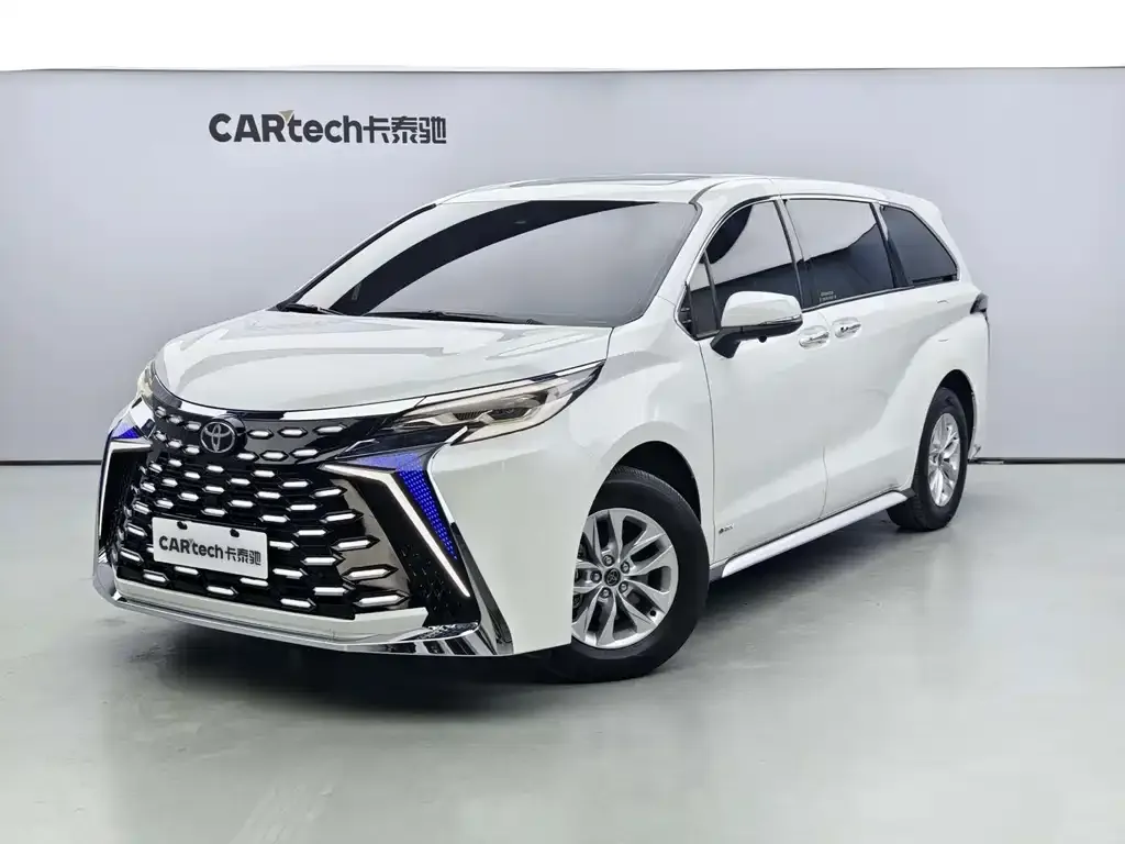 Toyota Sienna — фото 1