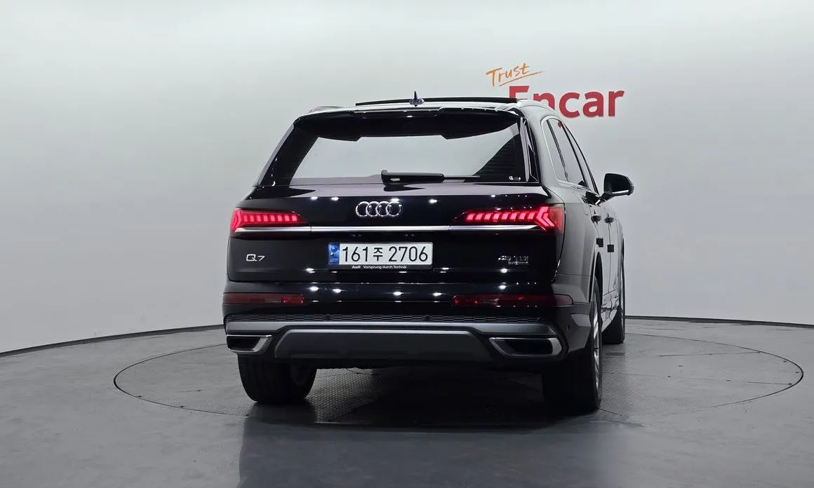 Audi Q7 — фото 5