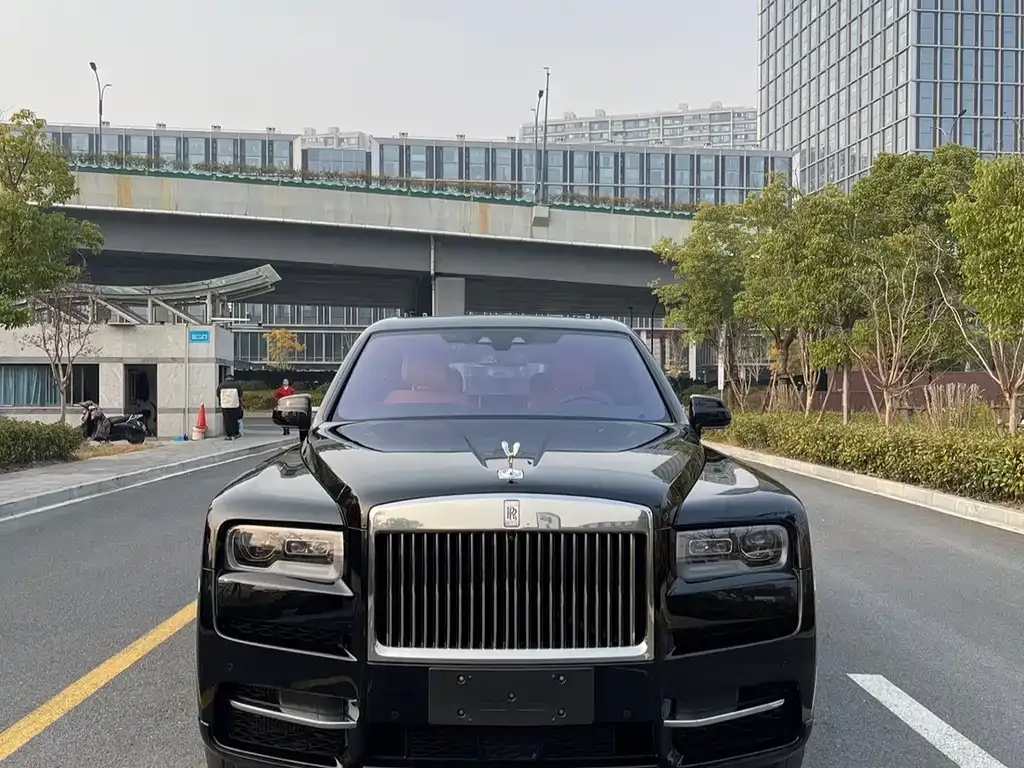 Rolls-Royce Cullinan — фото 1