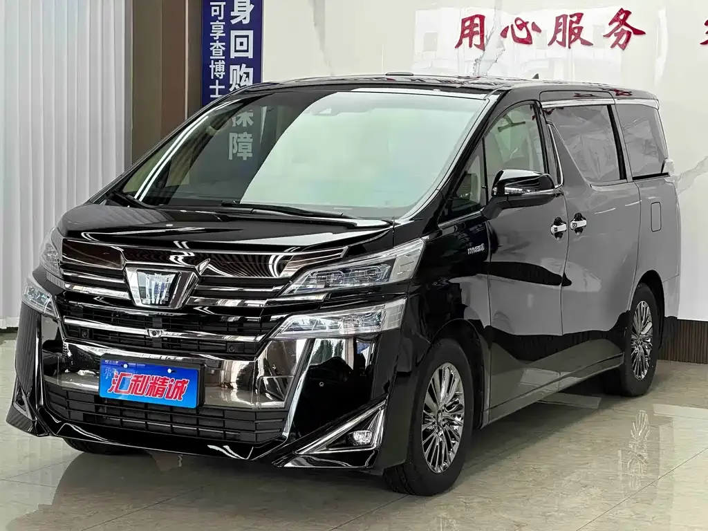 Toyota Vellfire — фото 1