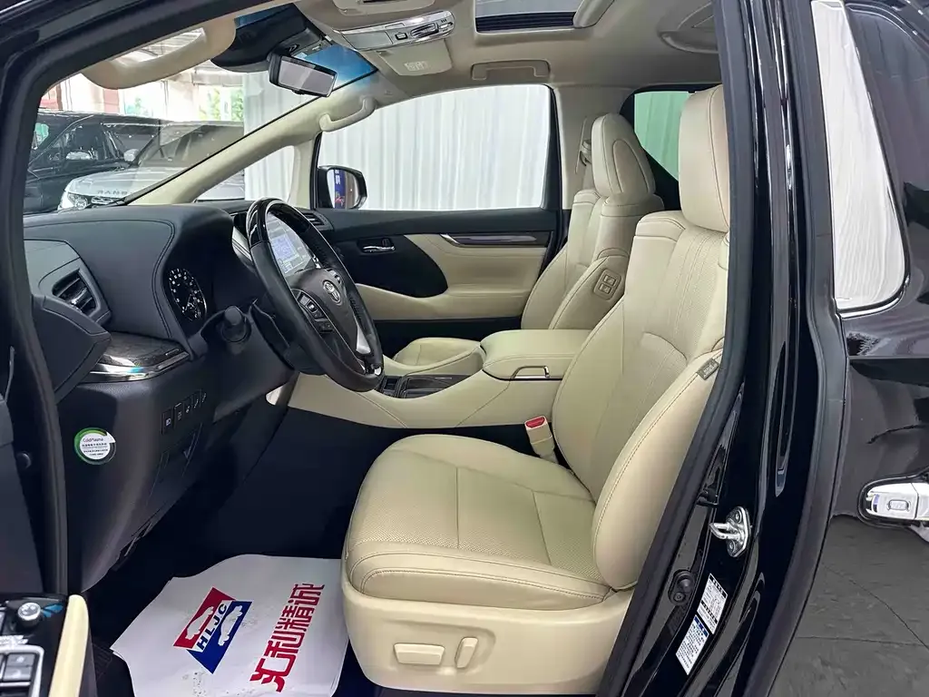 Toyota Vellfire — фото 9