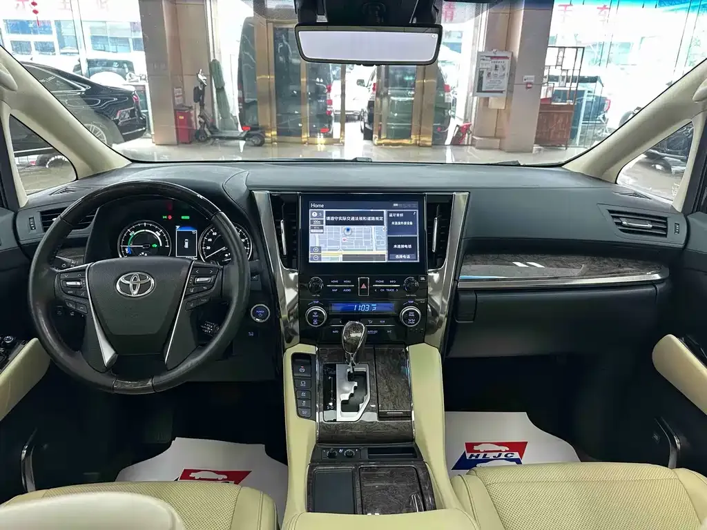 Toyota Vellfire — фото 10