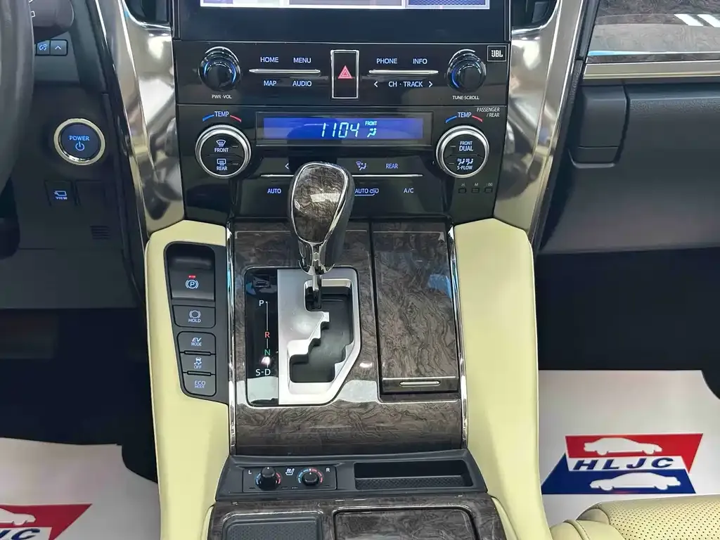 Toyota Vellfire — фото 5