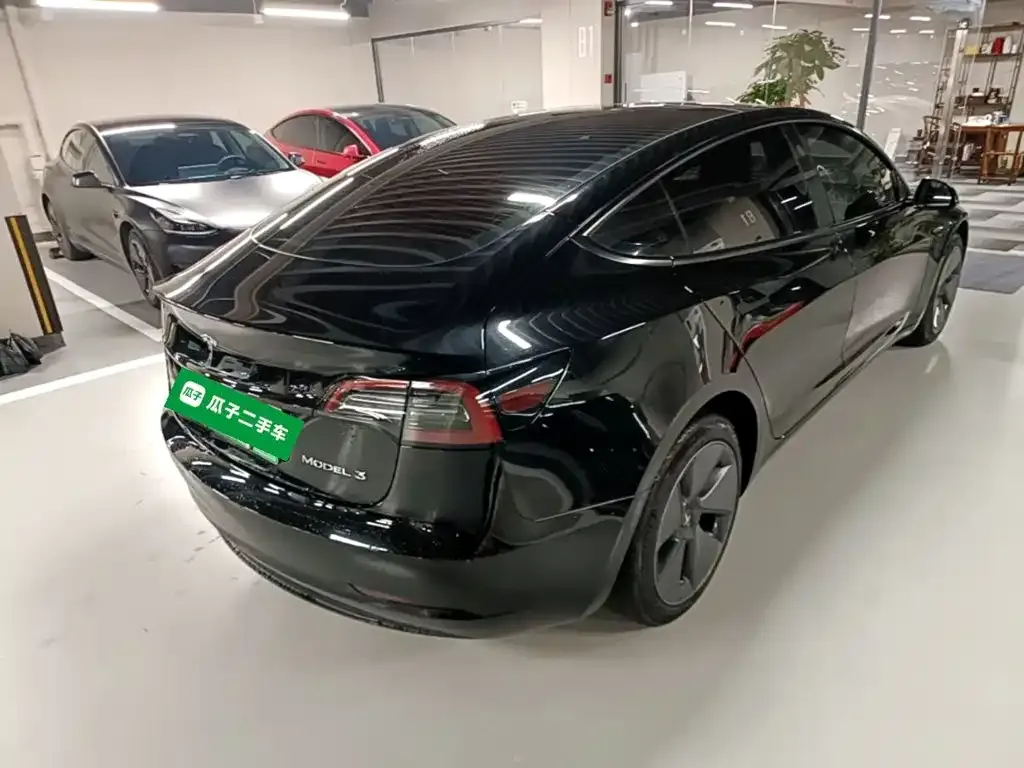 Tesla Model 3 — фото 10