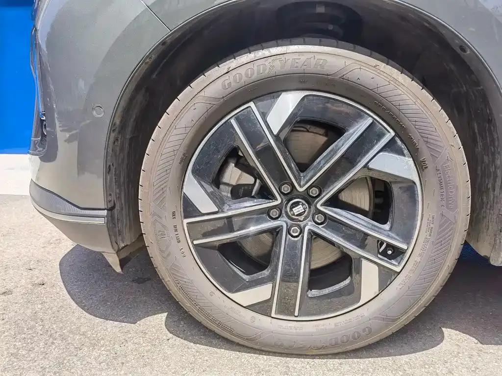 Volvo XC70 Plug-in Hybrid — фото 7