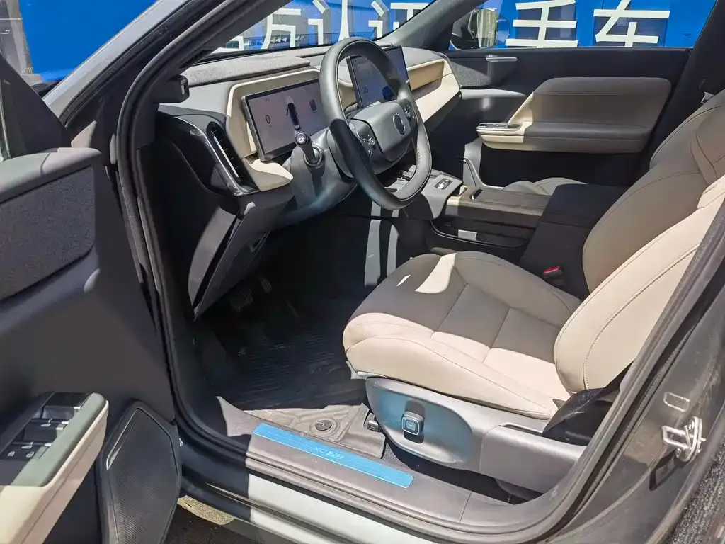 Volvo XC70 Plug-in Hybrid — фото 4