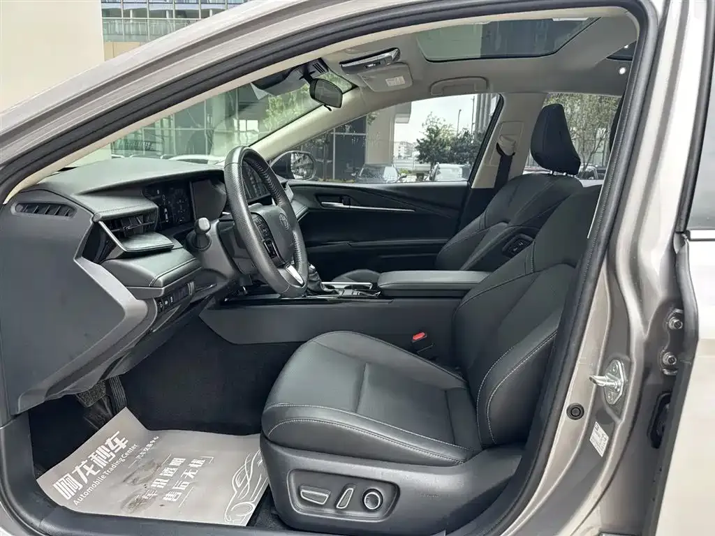 Toyota Camry 2024 из CN, фото 8