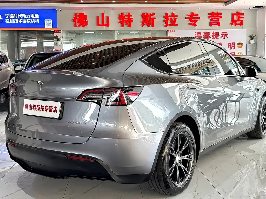 Tesla Model Y — фото 8