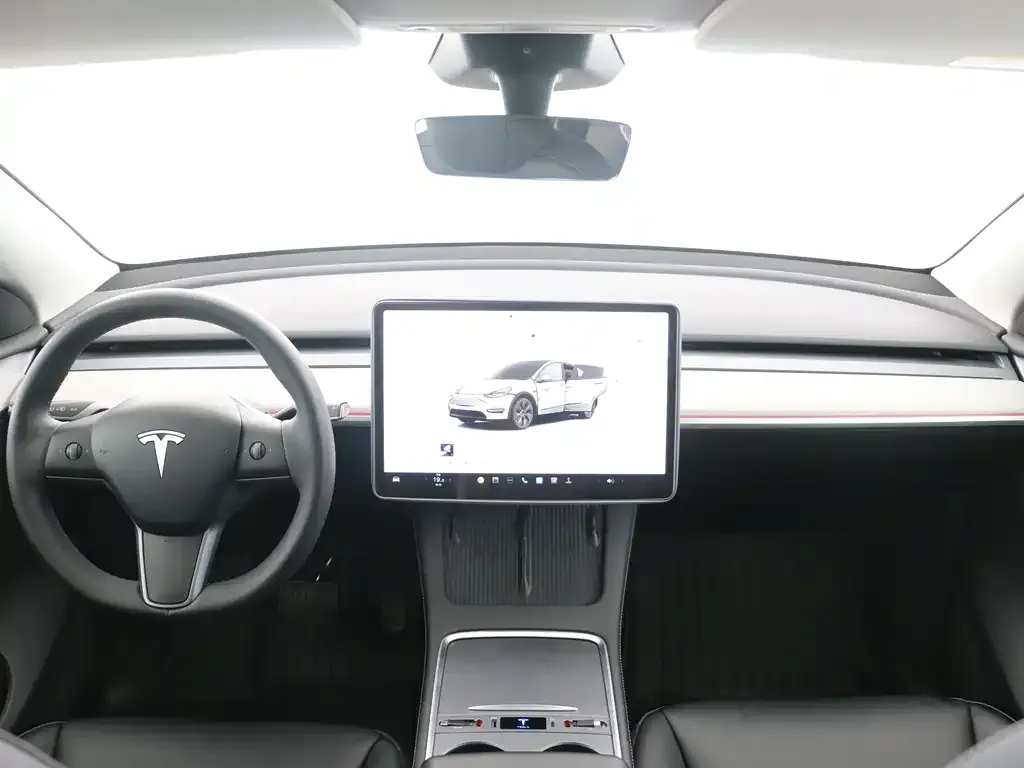 Tesla Model Y — фото 6
