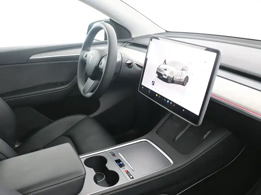 Tesla Model Y — фото 7