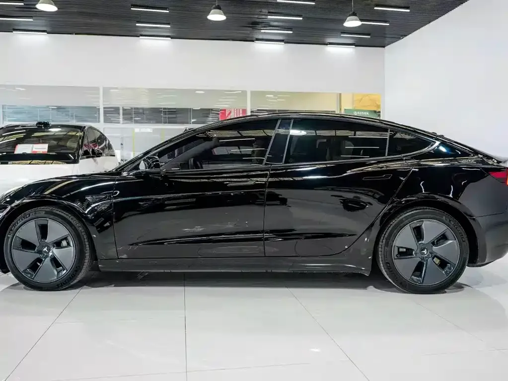 Tesla Model 3 — фото 6