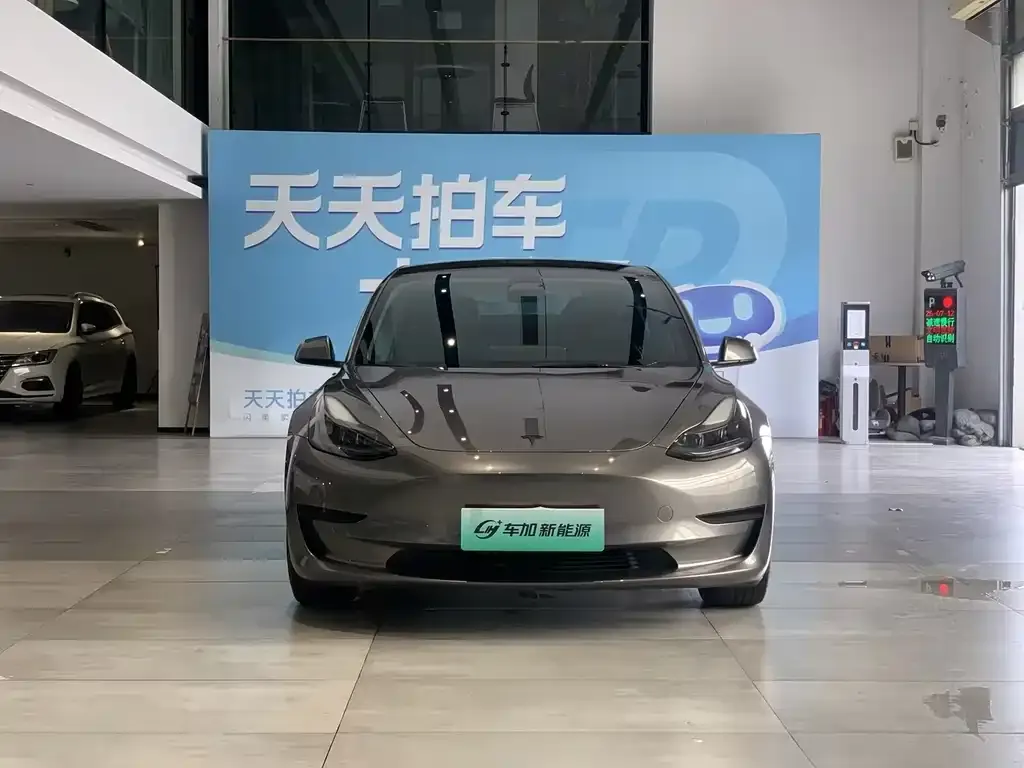 Tesla Model 3 — фото 7