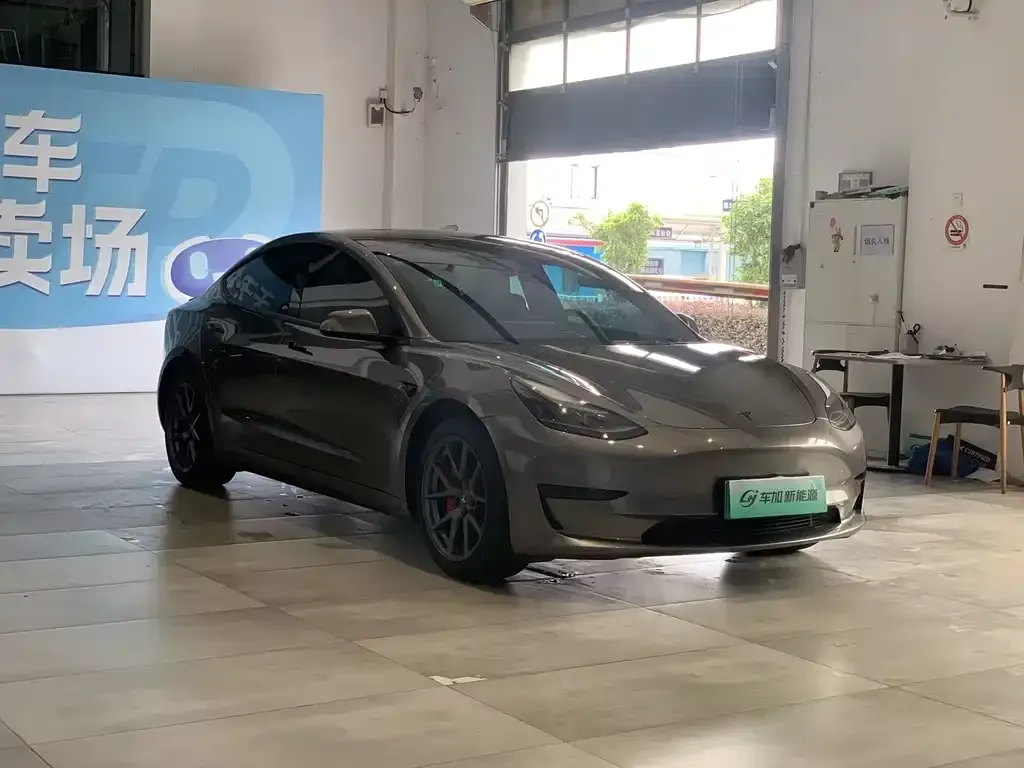 Tesla Model 3 — фото 2