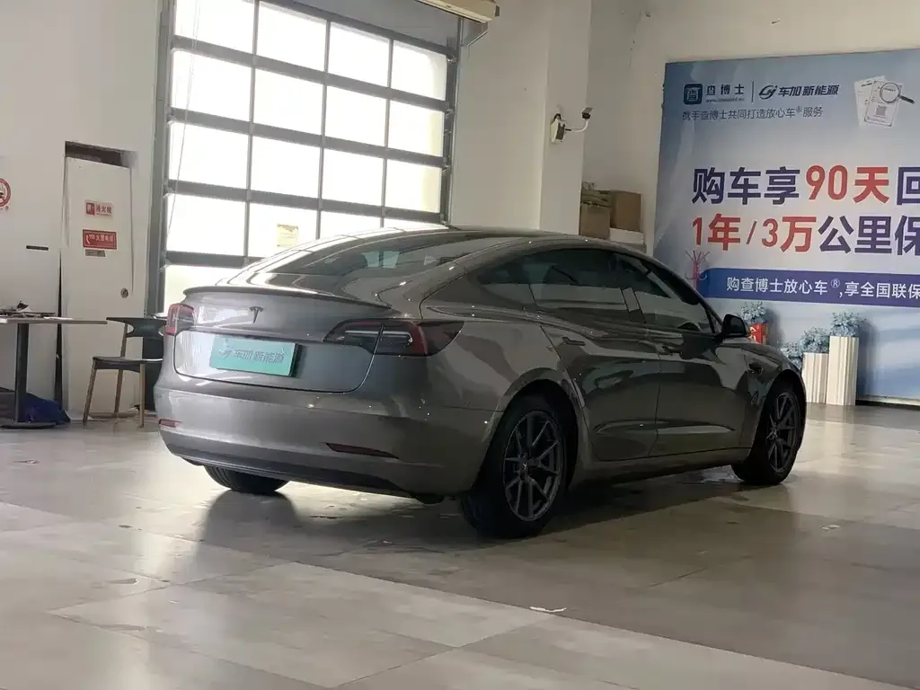 Tesla Model 3 — фото 4
