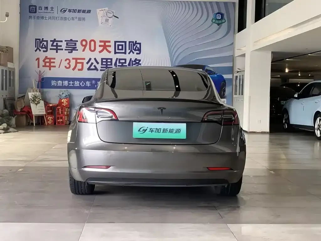Tesla Model 3 — фото 5