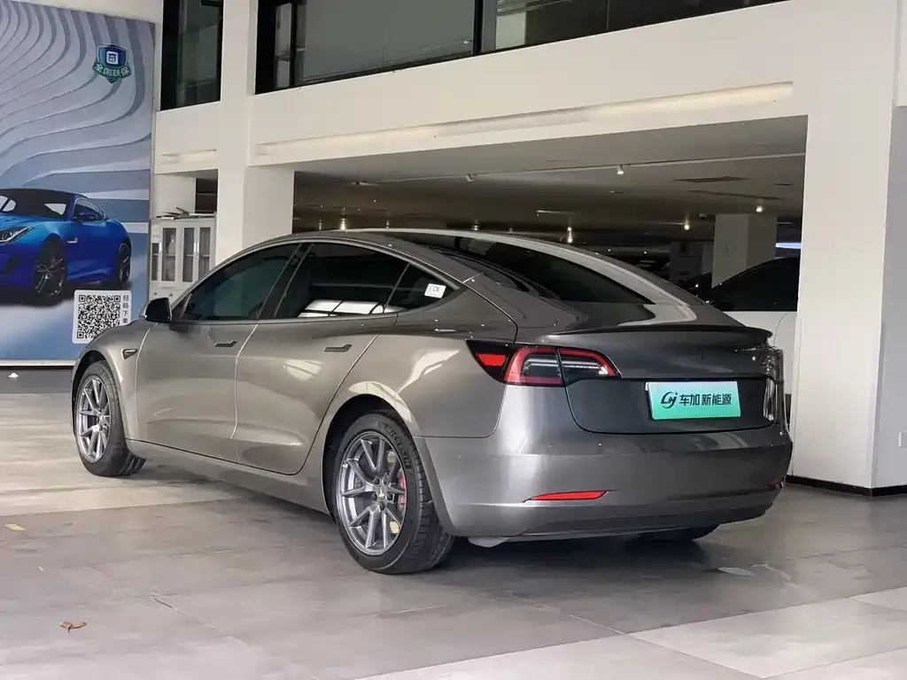 Tesla Model 3 — фото 8