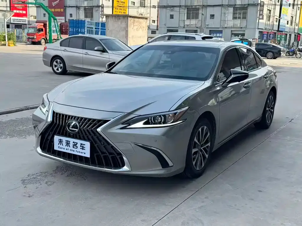 Lexus ES — фото 1