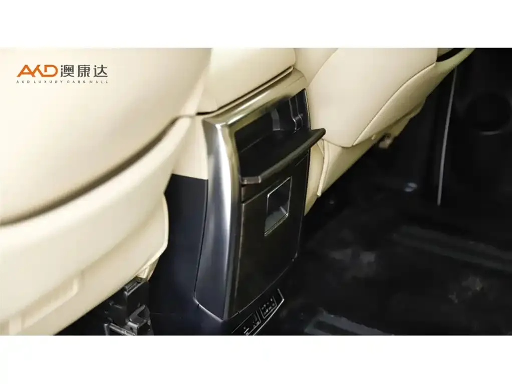 Toyota Alphard — фото 8