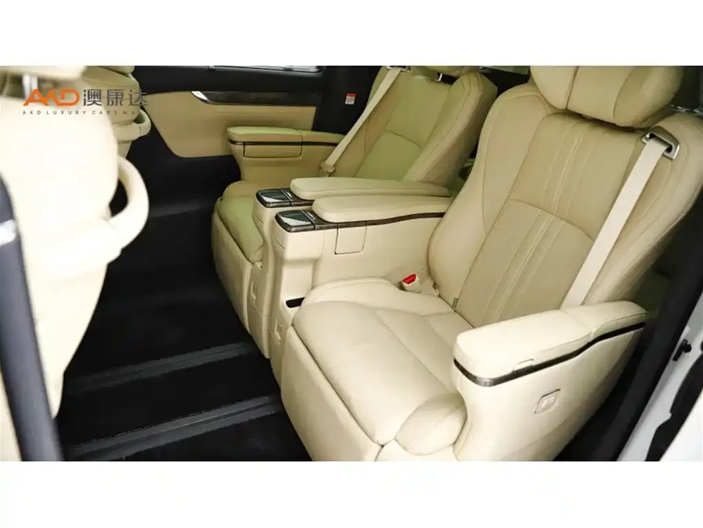 Toyota Alphard — фото 9