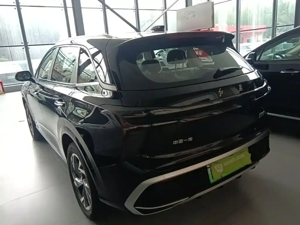 Hongqi HS3 PHEV — фото 7