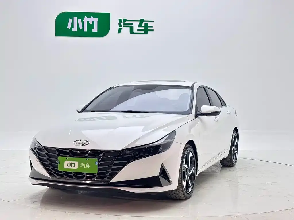 Hyundai Elantra — фото 1