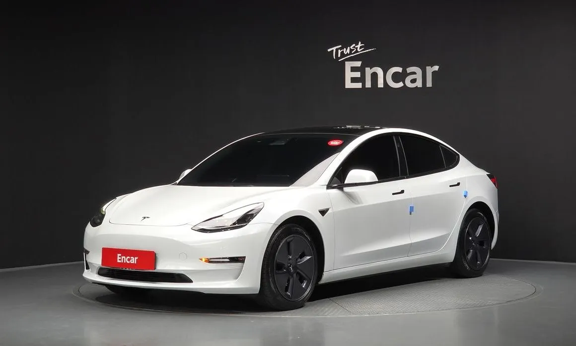 Tesla Model 3 — фото 1