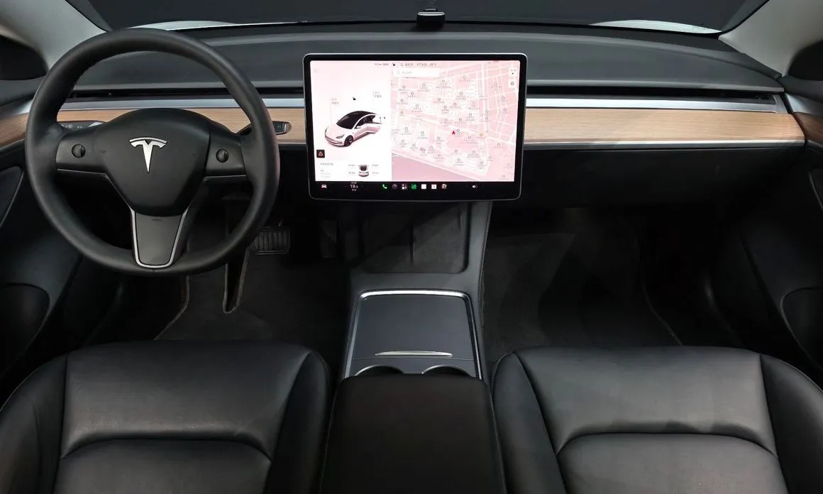 Tesla Model 3 — фото 4