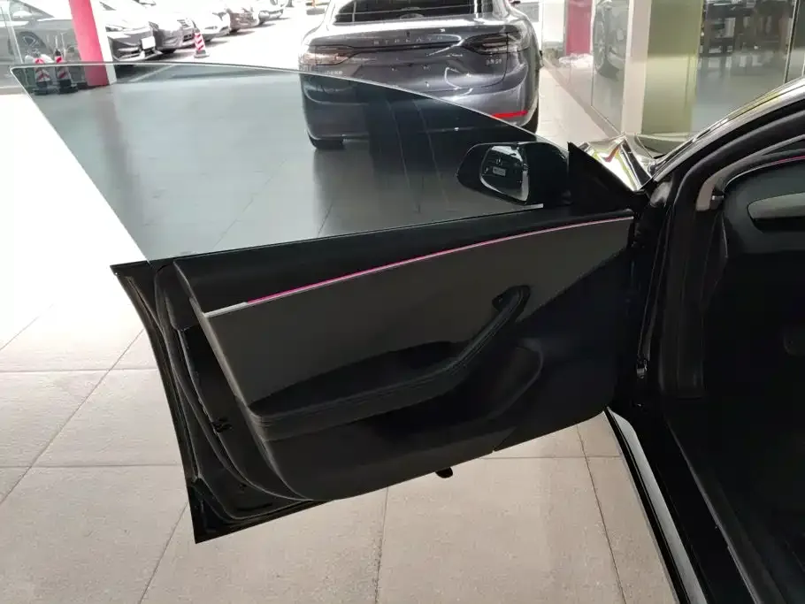 Tesla Model 3 — фото 2