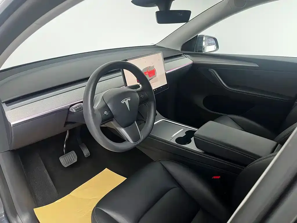 Tesla Model Y — фото 8