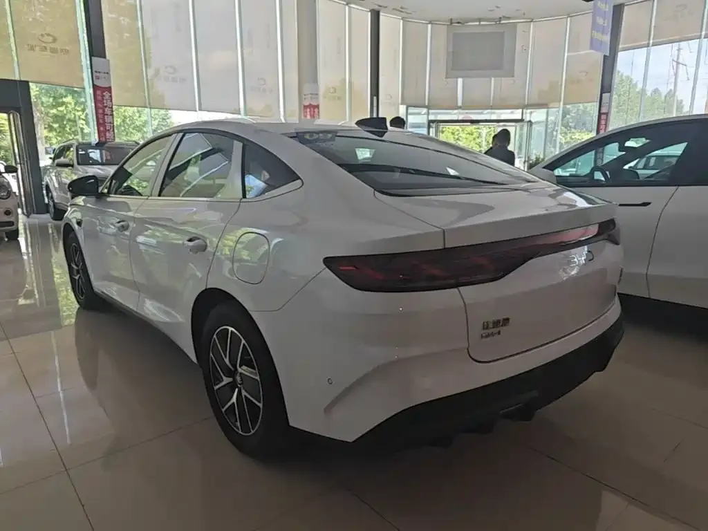 BYD Qin L — фото 8