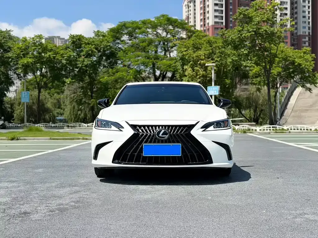 Lexus ES — фото 1