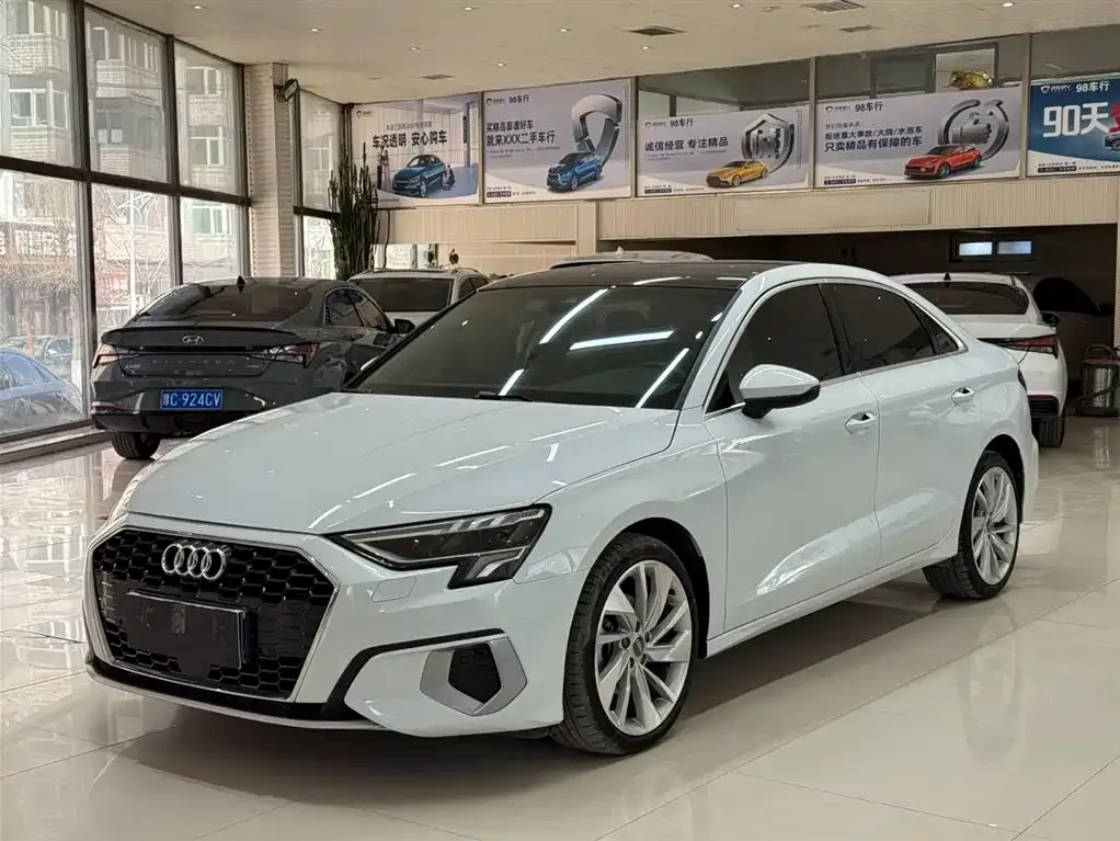 Audi A3 — фото 1