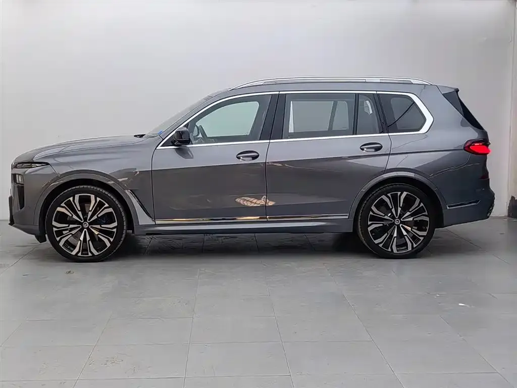 BMW X7 M60i