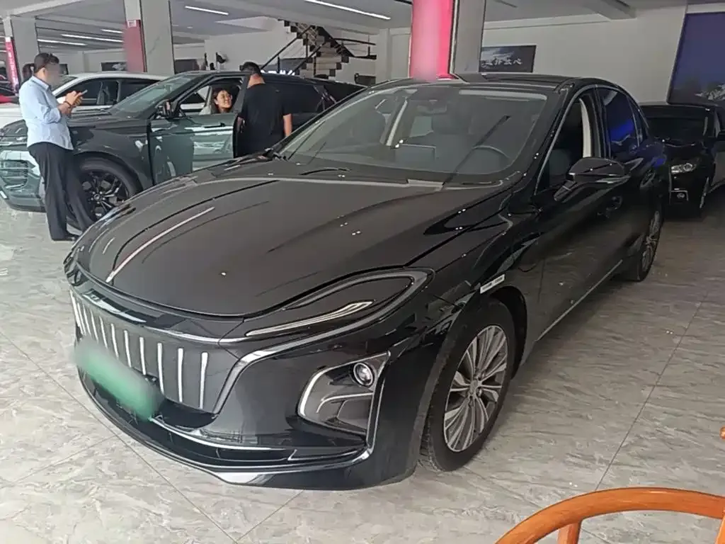 Hongqi E-QM5 — фото 1