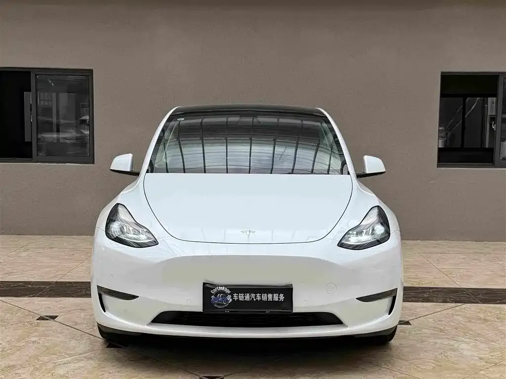 Tesla Model Y — фото 10
