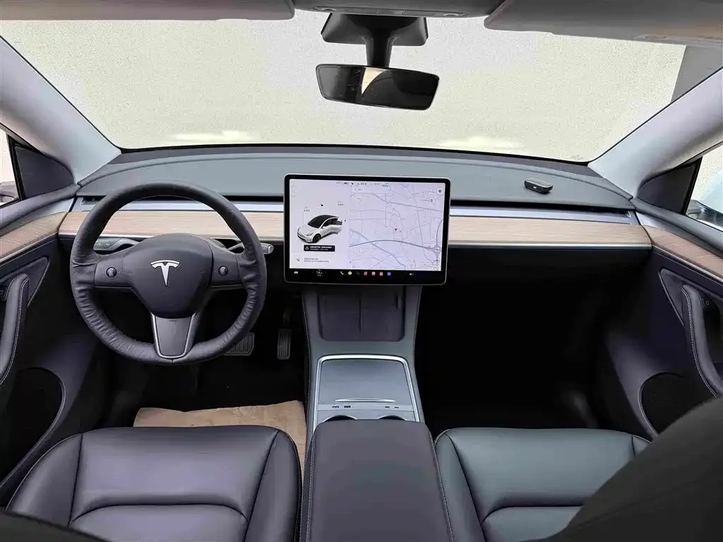 Tesla Model Y — фото 7