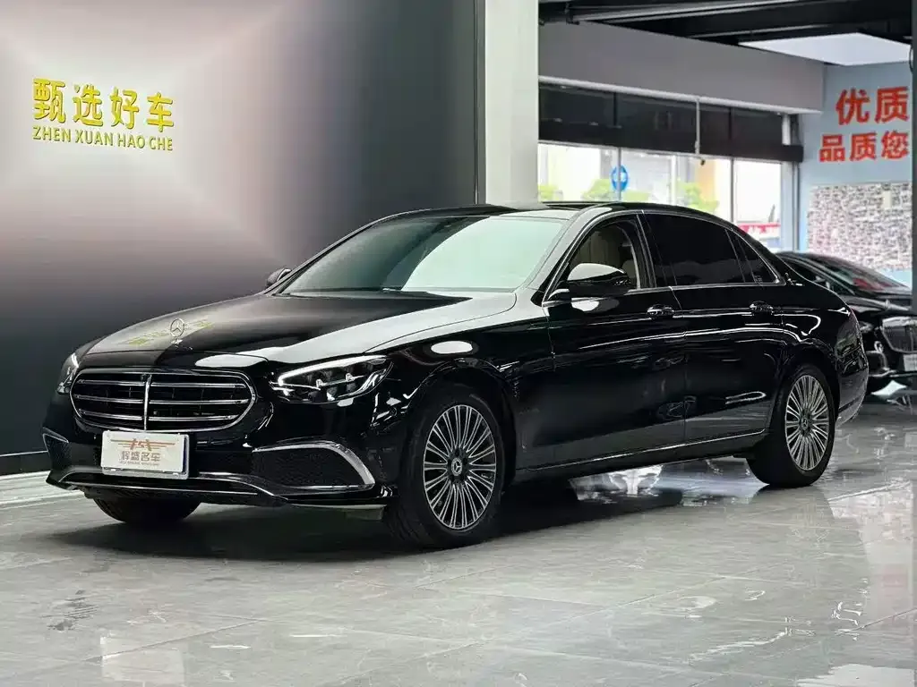 Mercedes-Benz E-Class — фото 1