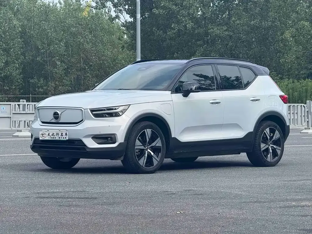 Volvo XC40 NEV — фото 1