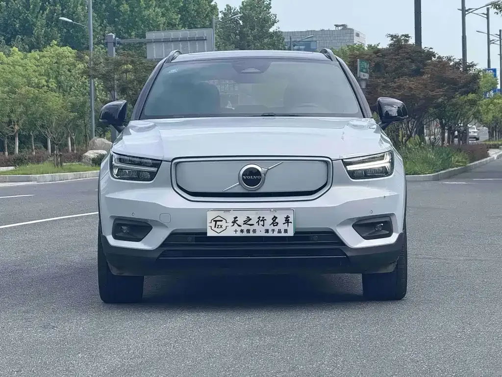 Volvo XC40 NEV — фото 6