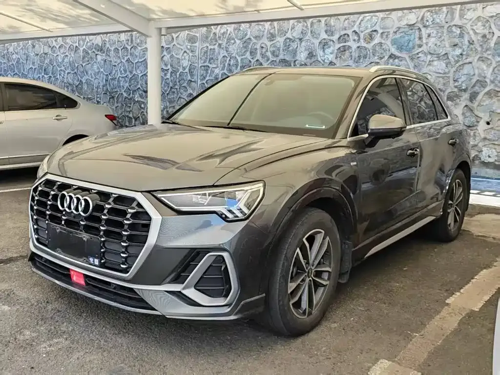 Audi Q3 — фото 1