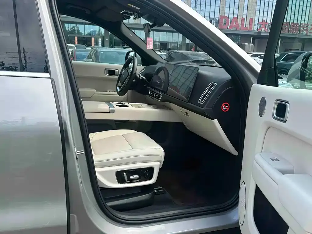 Li Auto L9 — фото 4