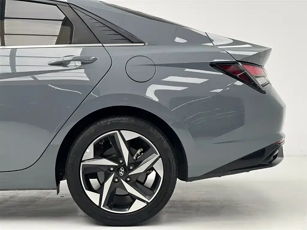 Hyundai Elantra — фото 10