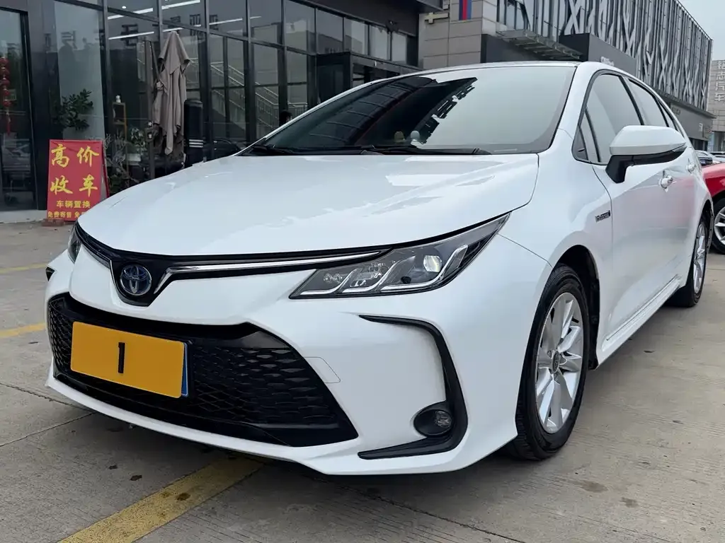 Toyota Corolla — фото 1