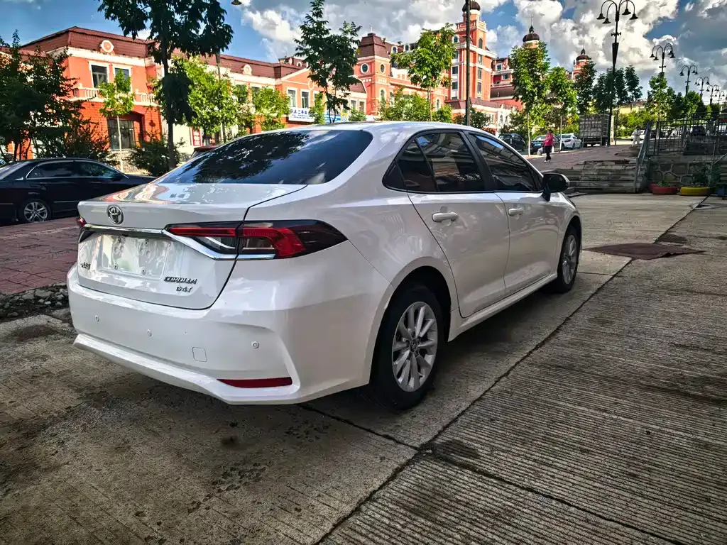 Toyota Corolla — фото 10