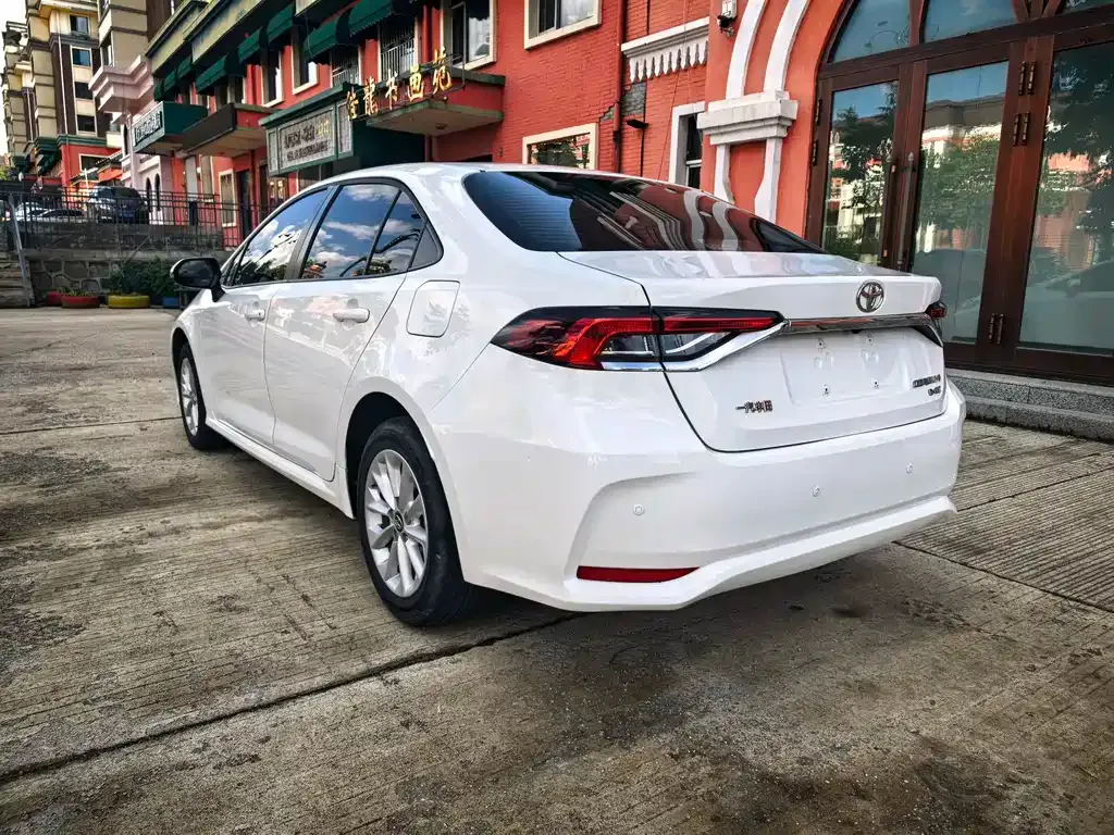 Toyota Corolla — фото 8