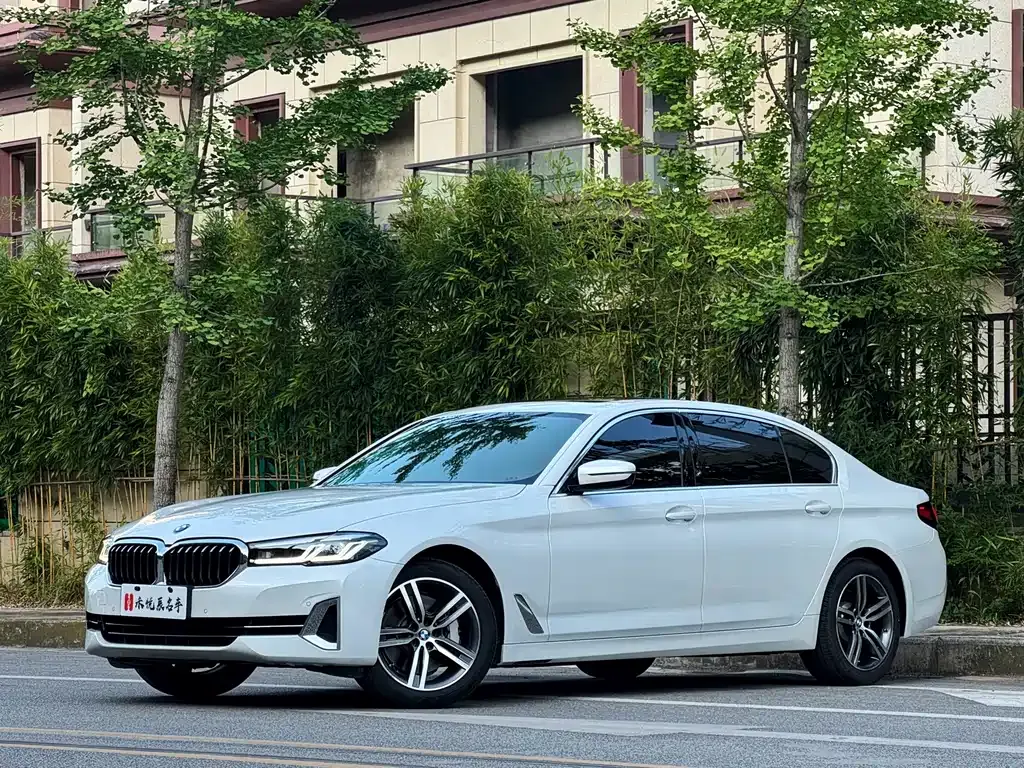 BMW 5 Series — фото 1