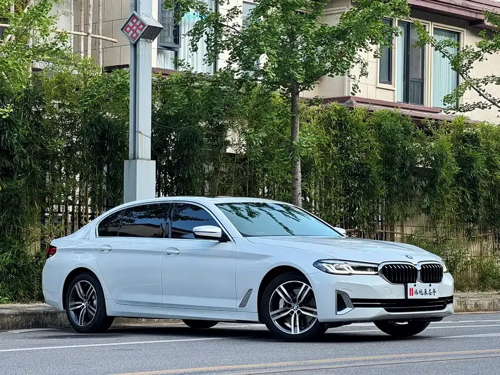 BMW 5 Series — фото 10