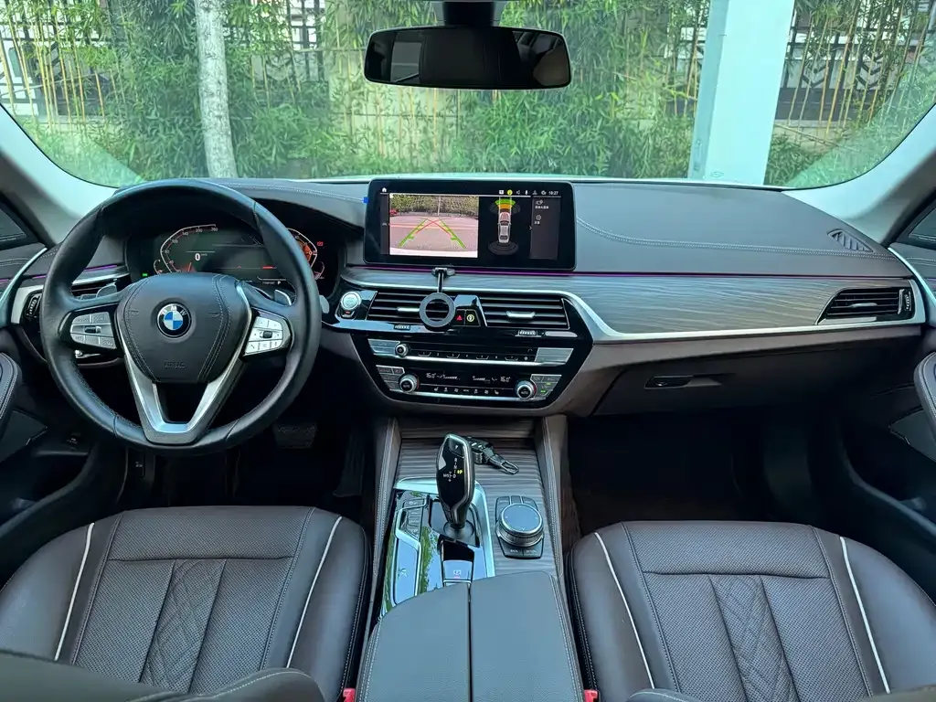 BMW 5 Series — фото 9