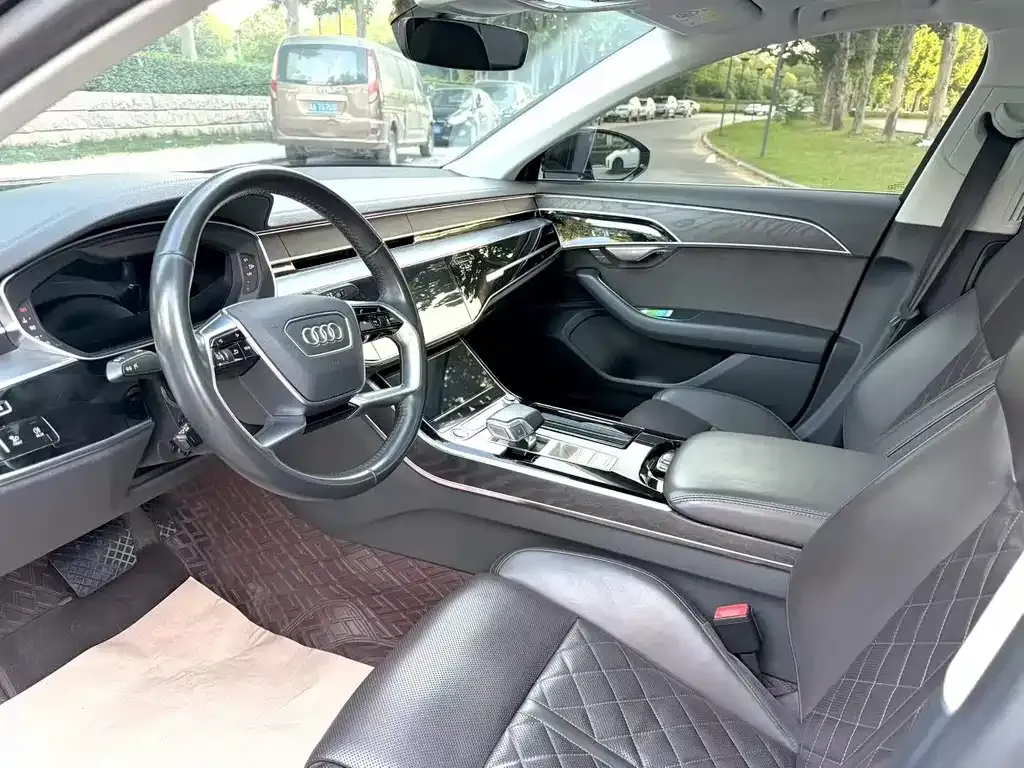 Audi A8 — фото 4