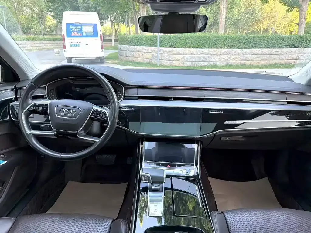 Audi A8 — фото 3